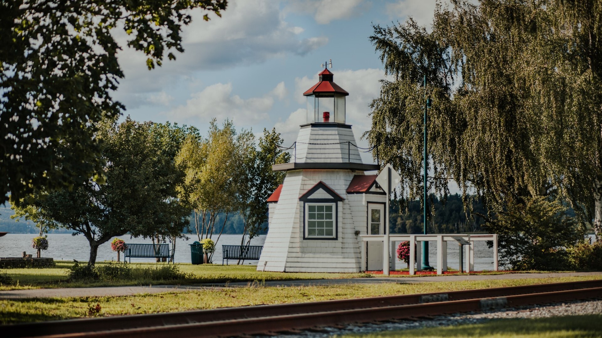 Photo of lighthouse in Newport, Vermont
